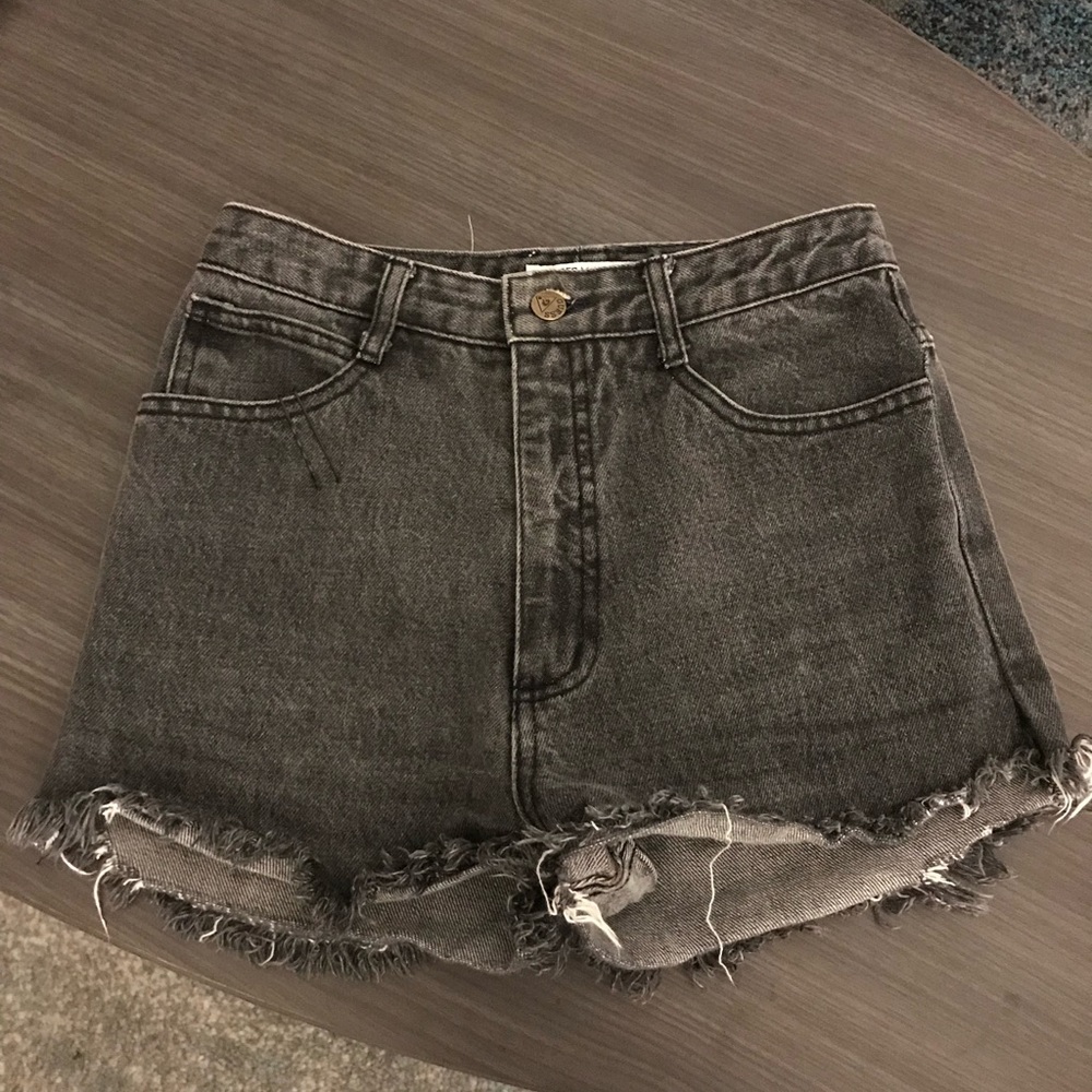 Vintage Guess! Black wash shorts